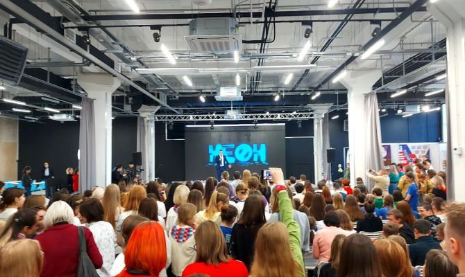 В Туле открылся 10-ый форум детских и молодежных объединений «Неон»