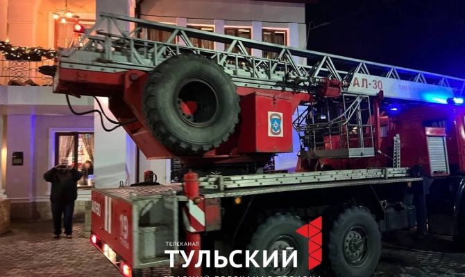 Из тульского ресторана "Петр Петрович" эвакуировали 93 человек: что известно о пожаре