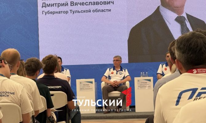 Дмитрий Миляев наградил отличившихся участников форума "Инженеры будущего"