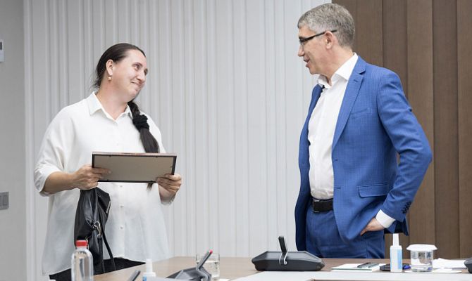 Двум многодетным семьям из Тульской области подарили автомобили