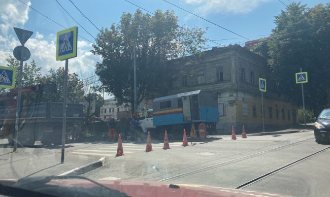 Авария в центре Тулы заблокировала движение транспорта