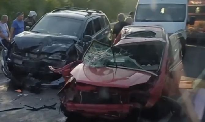 Два человека пострадали в тройном ДТП на въезде в Тулу