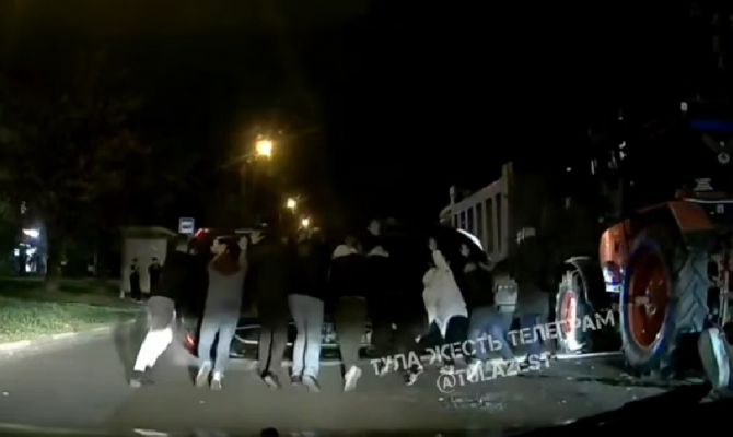 Туляки вернули на колеса "перевертыш" на улице Кауля