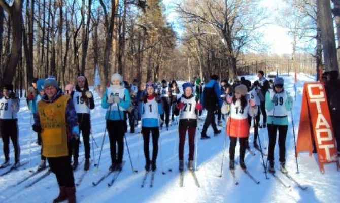 Школьники из Тульской области посоревновались в лыжных гонках