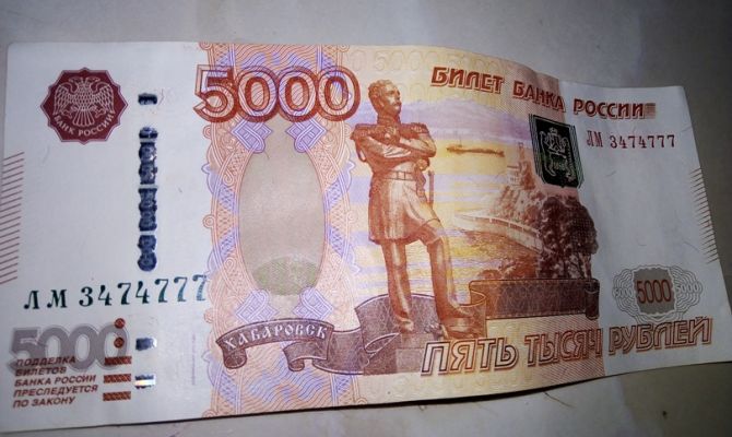 Туляк расплачивался в магазинах фальшивыми купюрами и получал сдачу настоящими деньгами