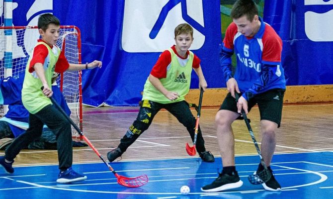 В Новомосковске прошло областное первенство по флорболу
