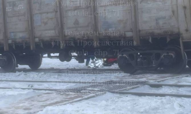 В Плавске женщина поскользнулась на рельсах и попала под поезд