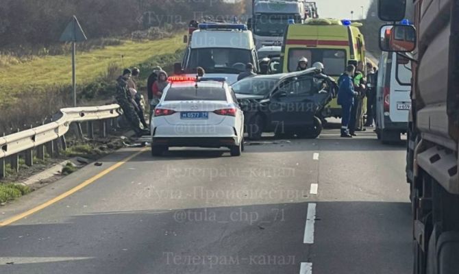 Под Щекино произошло ДТП с участием двух легковушек