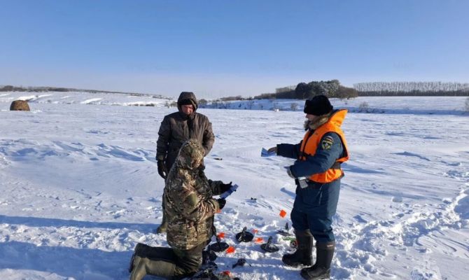 Тулякам напомнили о мерах безопасности на замерзших водоемах