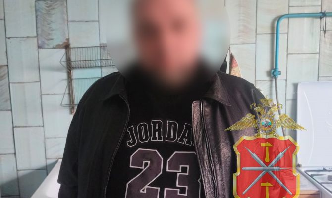 Рецидивист из Узловой обокрал пенсионера во время застолья