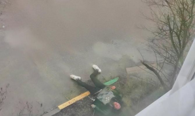 Сильно пьяному мужчине в крови смогла помочь только тульская бабушка 