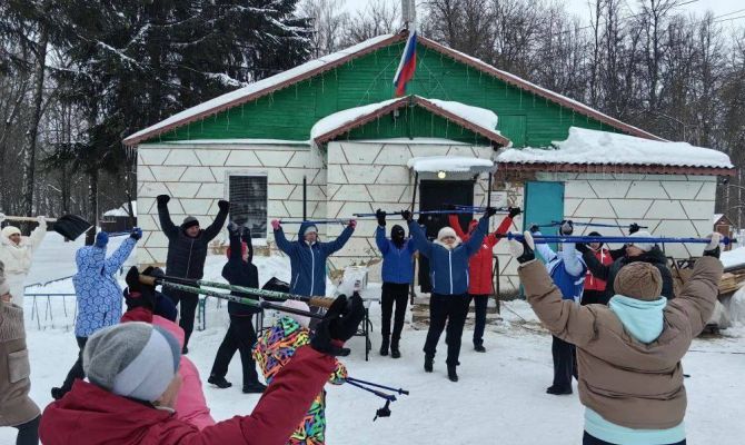 В Куркино отметили День здоровья зарядкой и скандинавской ходьбой