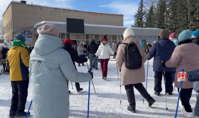 В Дубне отметили Масленицу с северной ходьбой и блинами