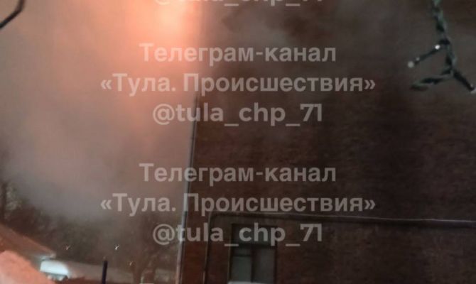 На улице Луначарского в Туле загорелся жилой дом