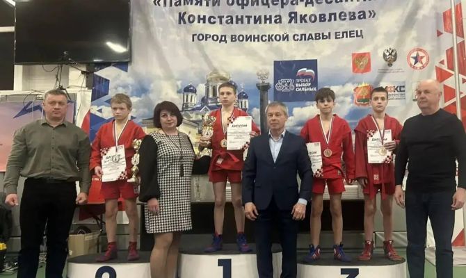 Тульские самбисты завоевали пять медалей на всероссийских соревнованиях в Липецке