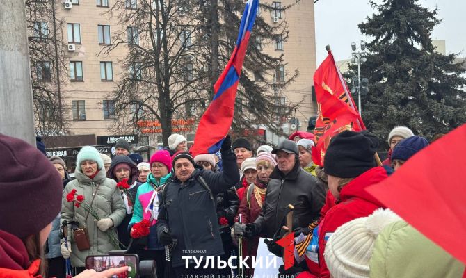 Любители северной ходьбы в Туле провели скандиход по памятникам героям Великой Отечественной войны