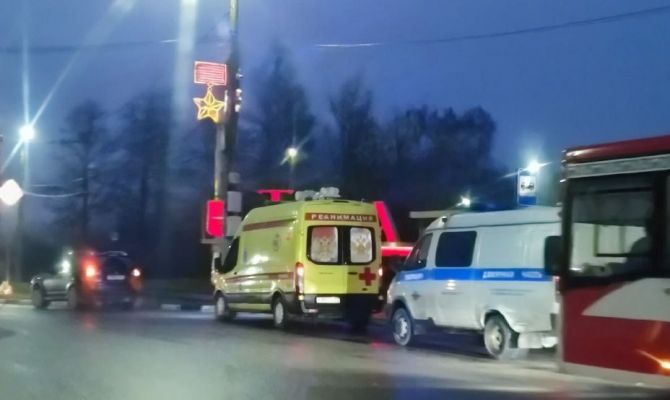 На остановке в поселке Менделеевский умер мужчина от сердечного приступа