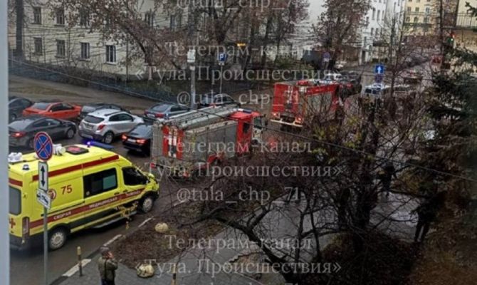 Из здания на улице Льва Толстого в Туле эвакуировали 100 человек