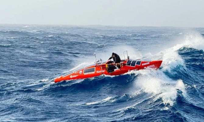 Федор Конюхов впервые в истории пересек Южную Атлантику на весельной лодке