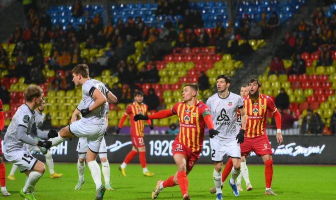 Тульский "Арсенал" сыграл с "Нефтехимиком" вничью