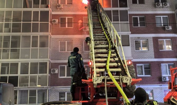 Два человека погибли на пожаре в поселке Петровский