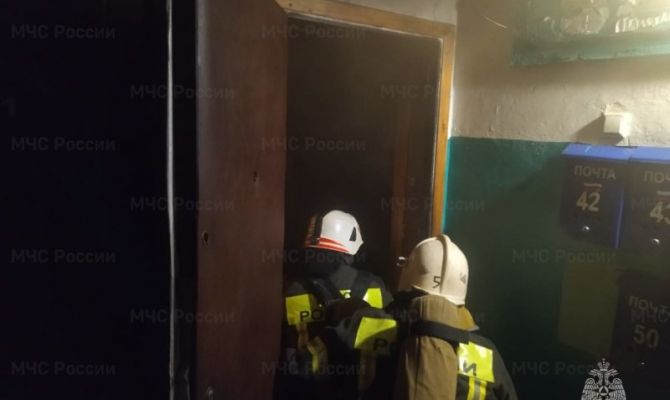 В Новомосковске пожарные спасли 4 человек из горящего дома