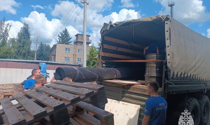 Сотрудники МЧС из Узловой отправили гуманитарную помощь в зону СВО