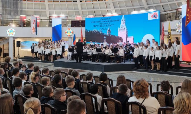 В Музее оружия Тулы состоялся концерт молодёжного духового оркестра «Арсенал Брасс»