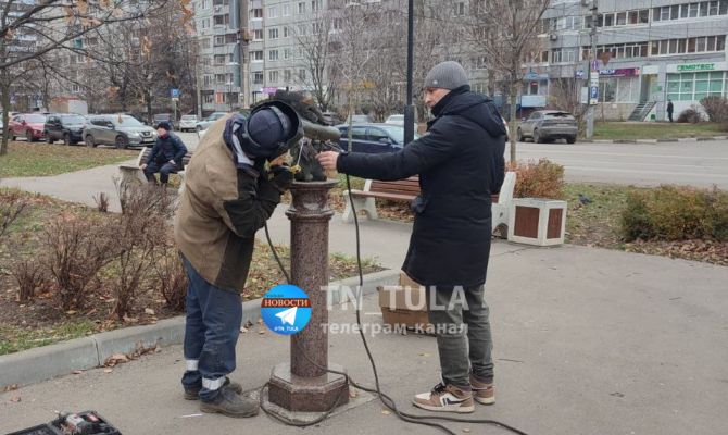 Скульптуре собаки на улице Лейтейзена в Туле вернули газету