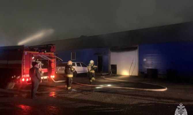 За сутки тульские спасатели потушили два пожара