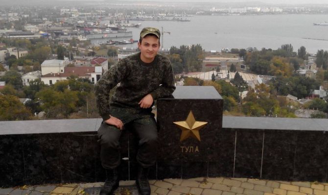 Военного медика из Тулы наградили за спасение раненых во время боев за Бахмут и Соледар