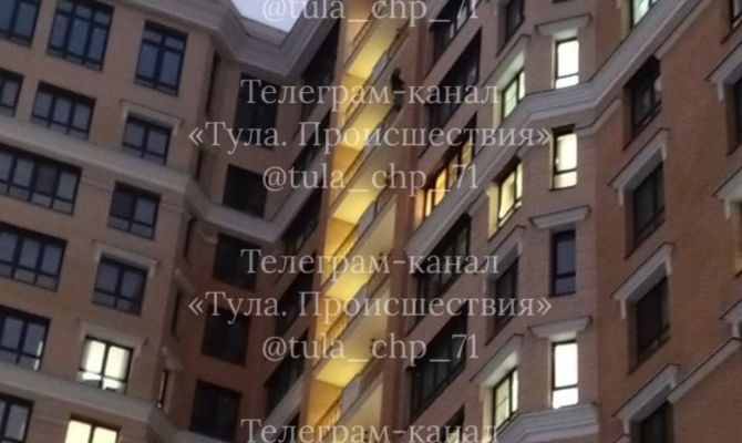 В Туле подросток застрял на 12-м этаже