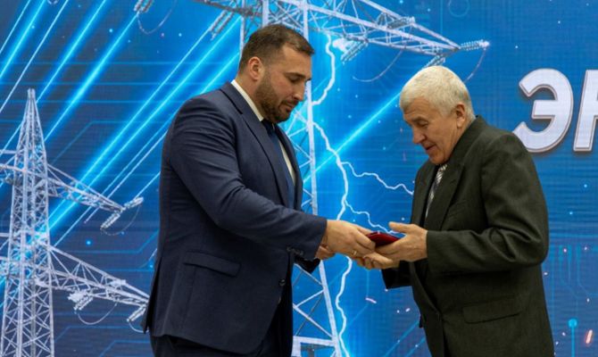 Электромонтер из Тулы стал "Почетным энергетиком России"