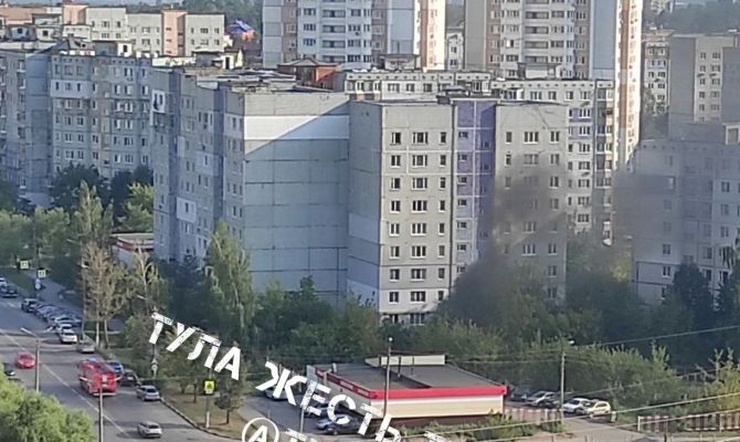На улице Бондаренко в Туле загорелась мусорка