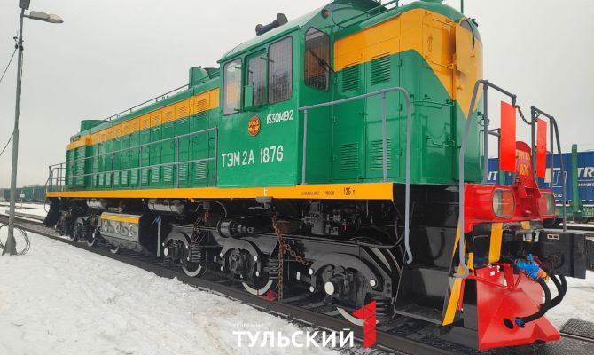 На Ряжском вокзале в Туле установили памятник тепловозу