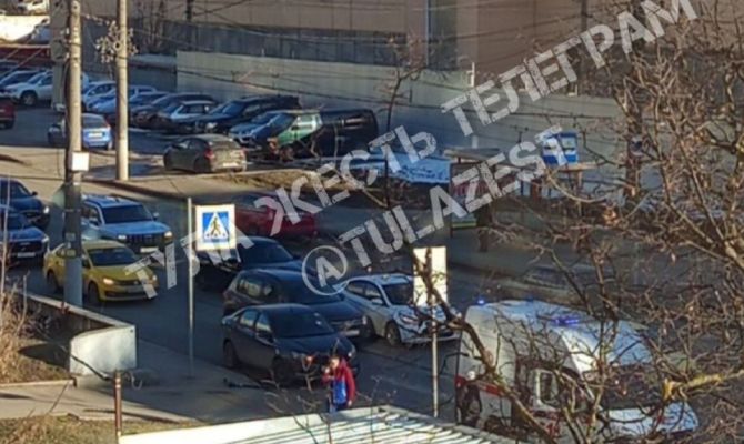 На улице Максима Горького в Туле сбили 12-летнего самокатчика