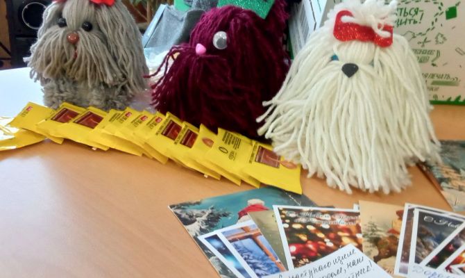 Тульские пенсионеры делают новогодние подарки для участников СВО