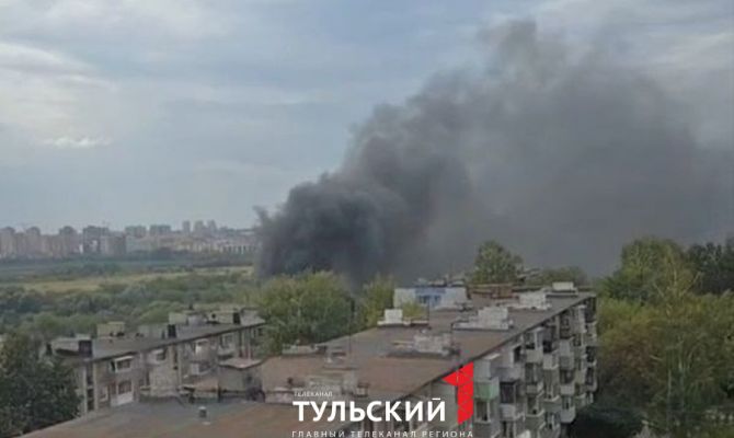 На улице Волкова в Туле загорелся гараж