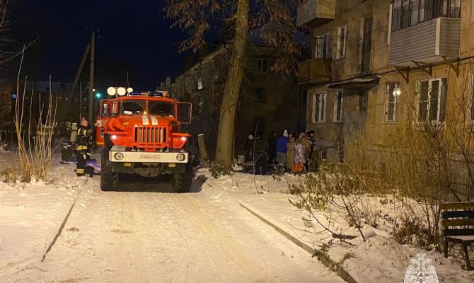 В Суворове пожарные спасли мужчину из горящего дома