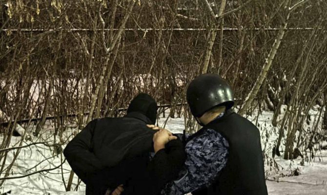 Туляк проник в дом знакомой и начал угрожать ей ножом