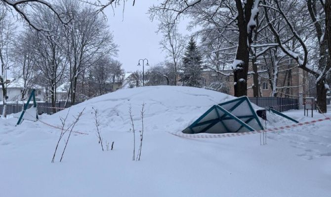 Павильон в городском парке Щекина обрушился из-за снега