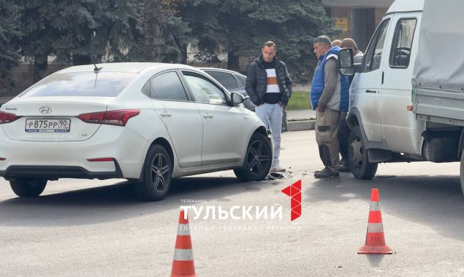 У стадиона на проспекте Ленина в Туле собралась пробка из-за ДТП