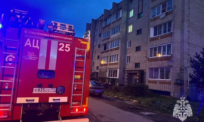 На пожаре в Новомосковске эвакуировали 15 человек