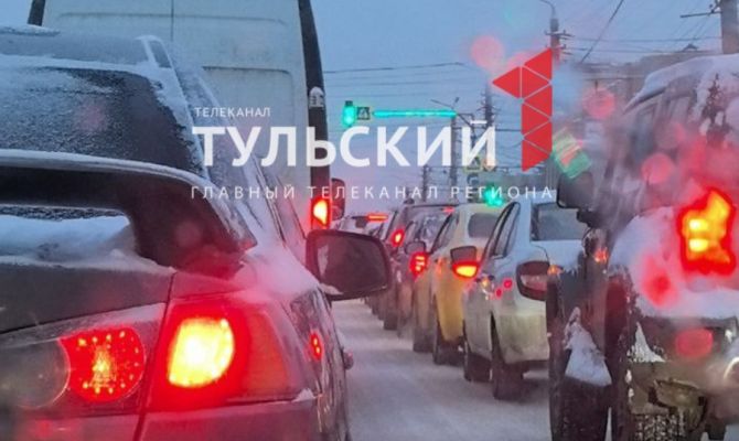Тула встала в "бордовых" пробках утром 14 января