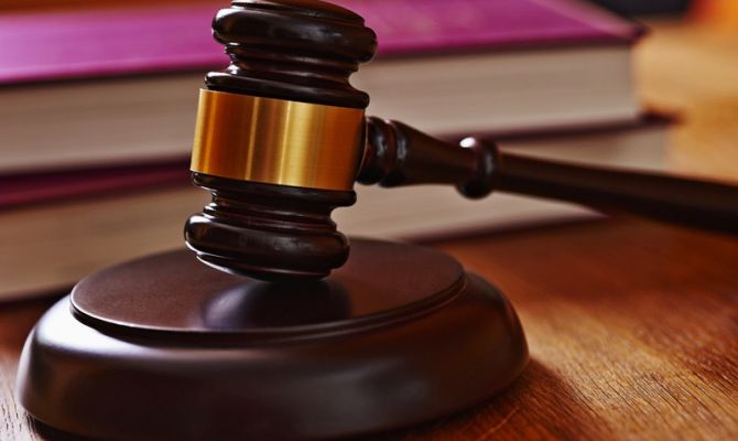 Лицом об пол и ногами по телу: щекинец «отработает» избиение пожилой матери