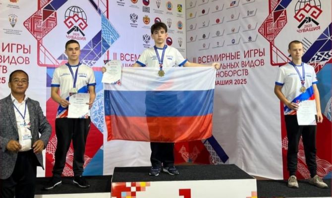 Спортсмен из Тулы завоевал три медали на соревнованиях по метанию ножа