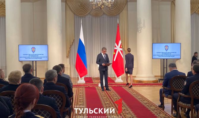 Дмитрий Миляев поздравил отличившихся сотрудников ФСБ