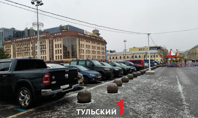 Стало известно, как будет работать парковка на площади Ленина в Туле в новогоднюю ночь