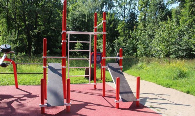 В Центральном и Рогожинском парках Тулы открылись инклюзивные спортплощадки