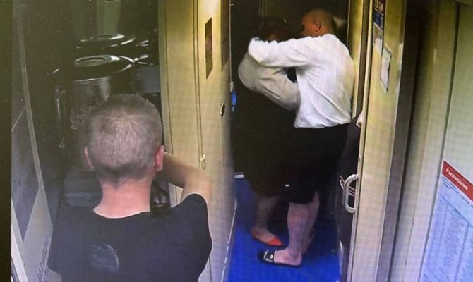 Туляк напал на начальника поезда "Мурманск - Москва"